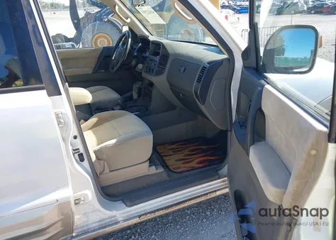 2002 Mitsubishi Montero Xls z USA, uszkodzony, nr VIN JA4MW31R82J002925